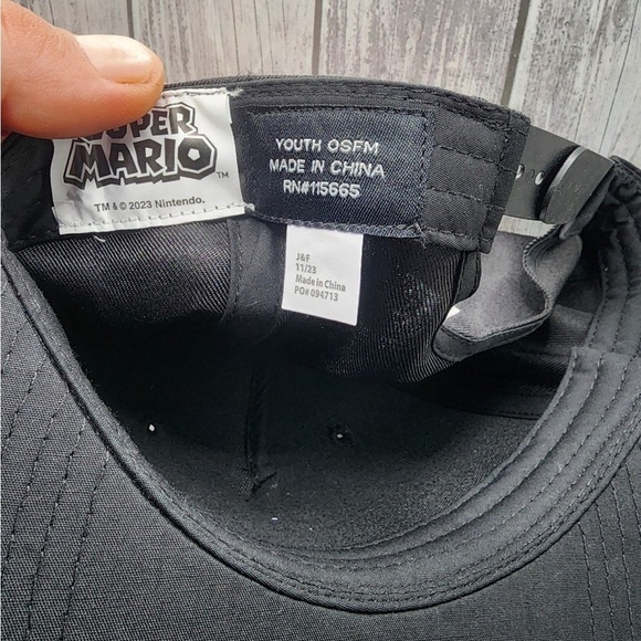 Super Mario Nintendo Baseball Cap Black Youth OSFM Snapback Flat Brim - Picture 4 of 4